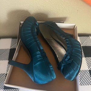 Women’s Size 8 Turquoise Heels